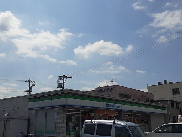 ファミリーマート：850m