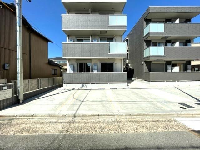 エトワール桜山Ⅱ（301） 駐車場