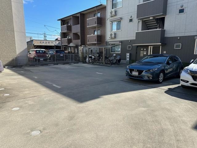 ペルテ飛鳥ＡＢ　Ｂ棟（201） 駐車場