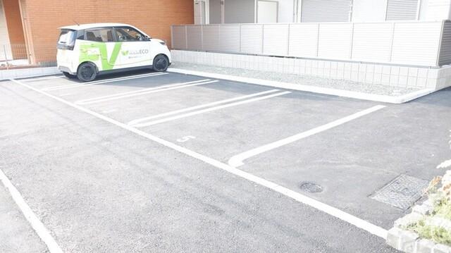ラウレア（301） 駐車場