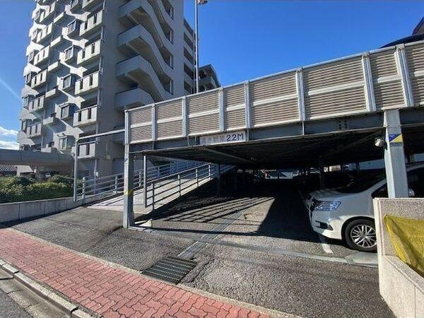 エクセレンス志賀本通（402） 駐車場