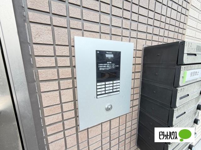 jolie maison 2（202） エントランス