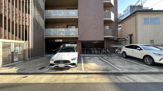 アイ　ハウス（301） 駐車場