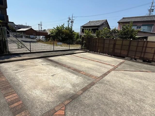リヴェースかんだ（101） 駐車場