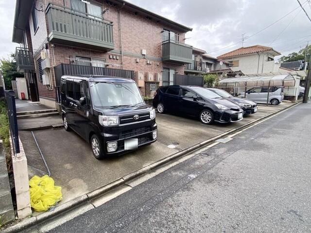 サン・ミッシェル（202） 駐車場