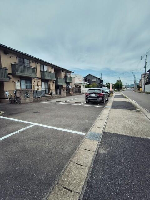 プレストンズ伍番館（203） 駐車場