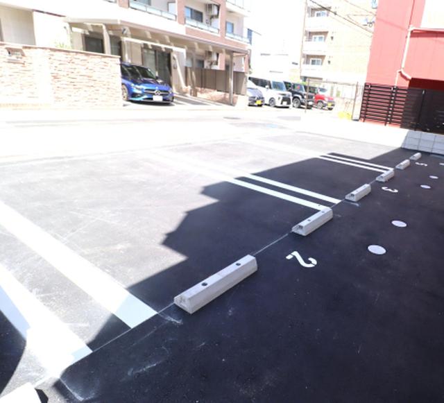 ルヴィータ大秋（101） 駐車場