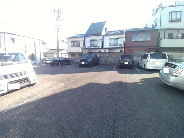 ロッキー星宮　A棟（101） 駐車場