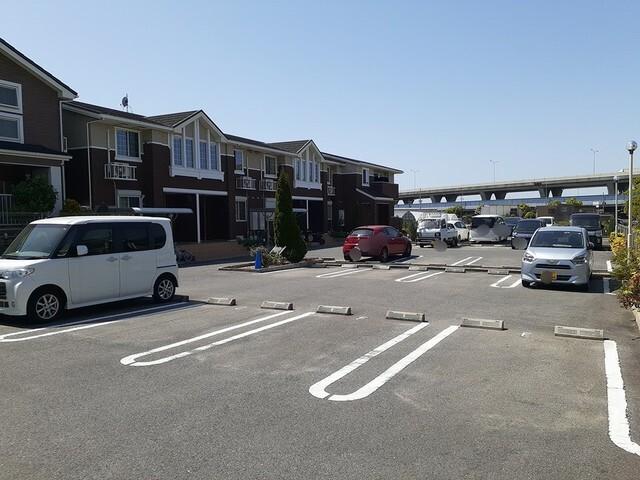 クリスタルブライト（102） 駐車場