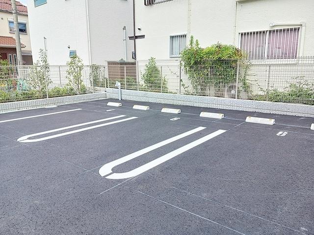 グラン・オーブ（105） 駐車場