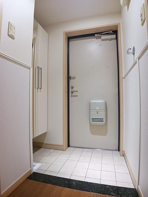 メゾンラフィネ（102） 玄関