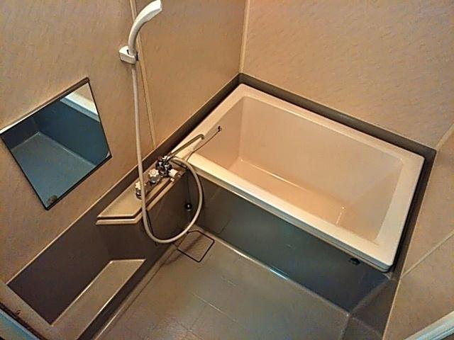 稲善マンション　住居（202） バス／シャワー