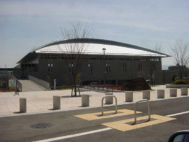 体育館：100m