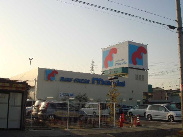 万代堺草部店：568m
