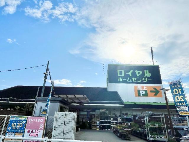 ロイヤルホームセンター堺店：421m