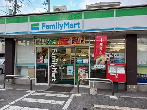 ファミリーマート京屋西湊店：130m