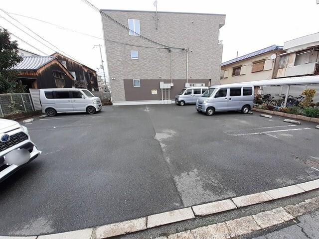 ピュア　ウエスト（302） 駐車場