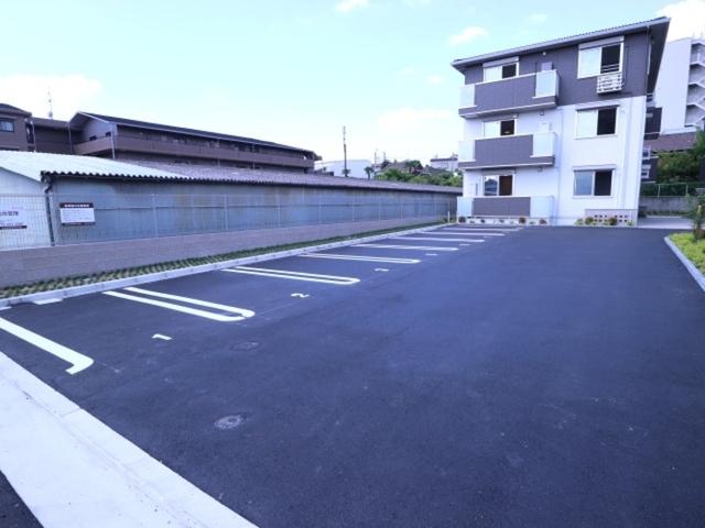 アルフォンテ上野芝（102） 駐車場