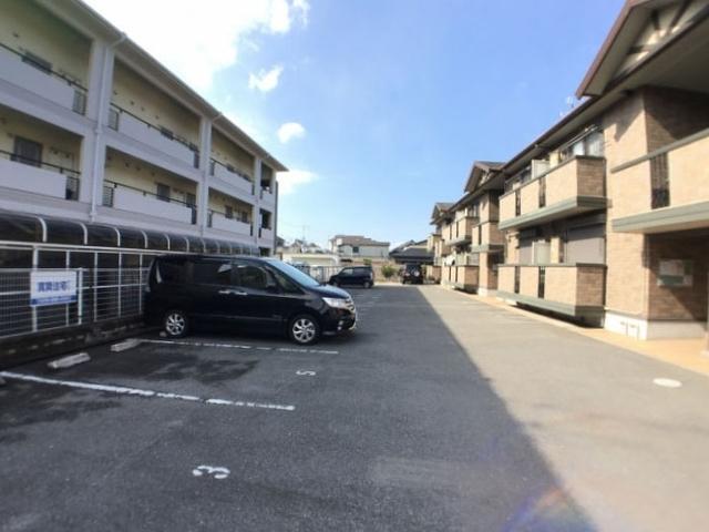 グリーンコート原寺（105） 駐車場