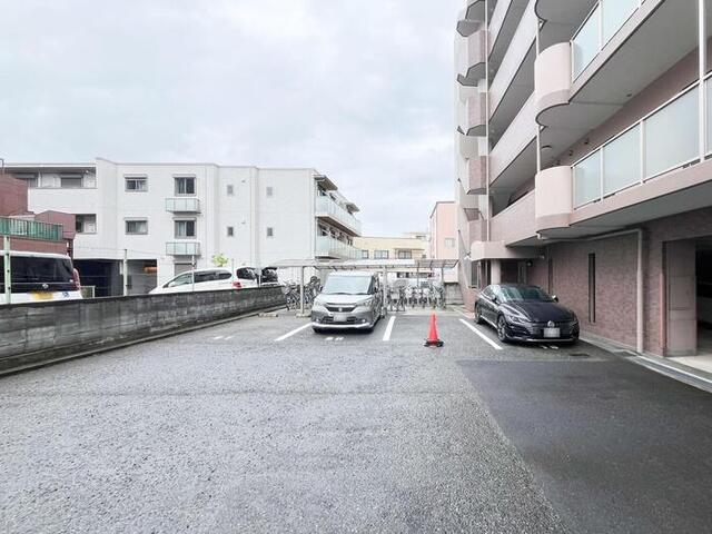 サン･ドミール（206） 駐車場