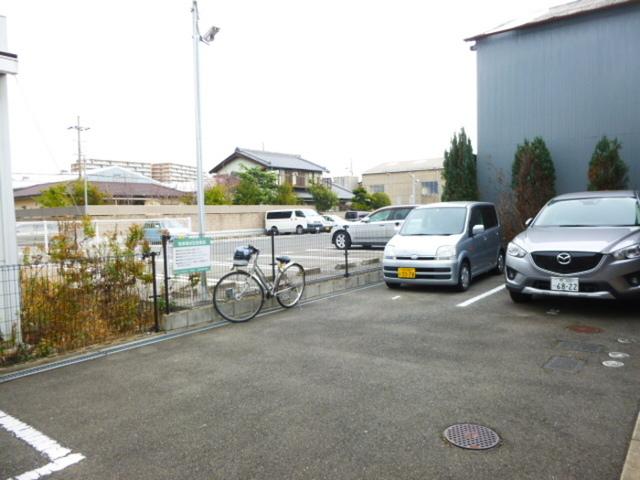 ソレイユ寿（206） 駐車場