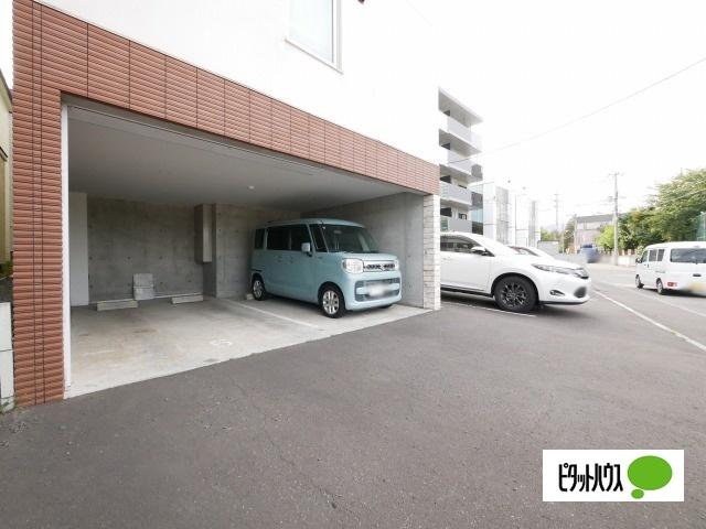 ブルーイング平岸（405） 駐車場