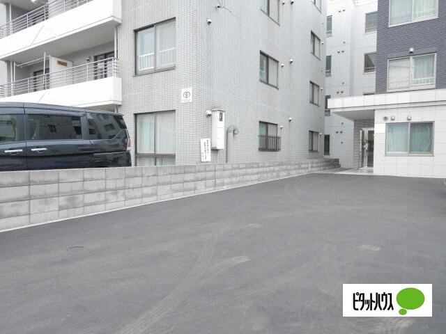 パインハート中の島（303） 駐車場