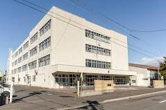 札幌市立日章中学校：375m