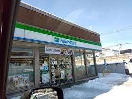 ファミリーマート札幌本郷通2丁目店：451m