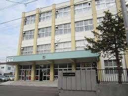 札幌市立白石中学校：711m