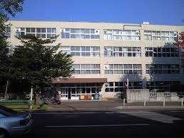 札幌市立月寒中学校：671m