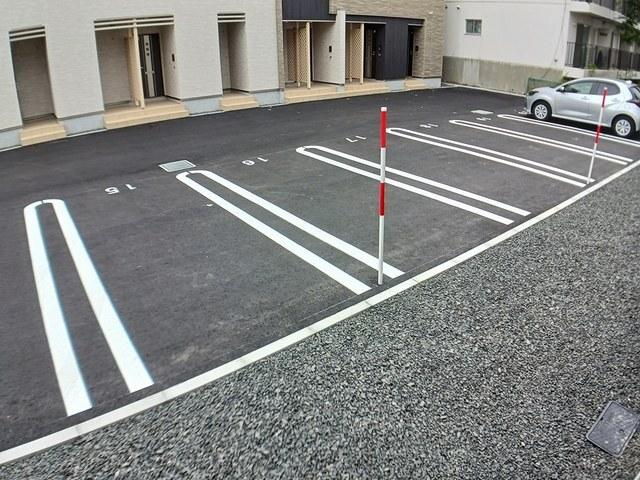 クレストコートⅡ（103） 駐車場