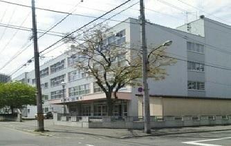 市立山鼻小学校：350m