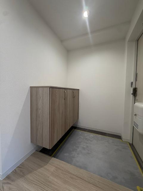 ラポール大通東（305） 玄関