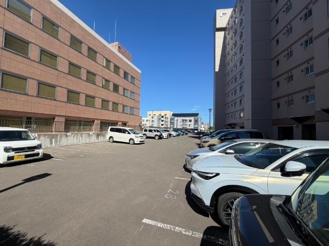 ラポール大通東 駐車場