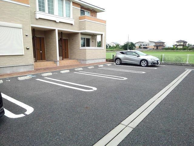 エレガンスＦ（102） 駐車場