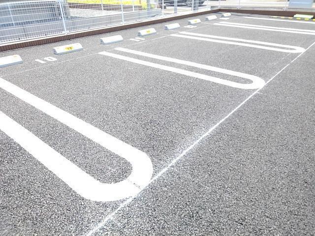 グッドモーニングサン　Ａ（203） 駐車場