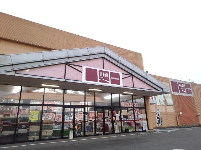山新　下館店：500m