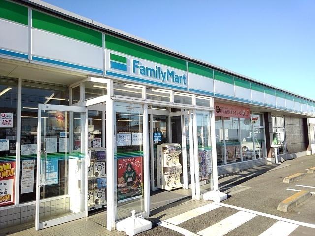 ファミリーマート筑西横塚店：950m