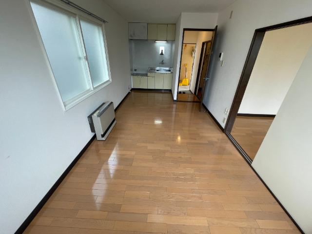 函館市港町アパート リビング
