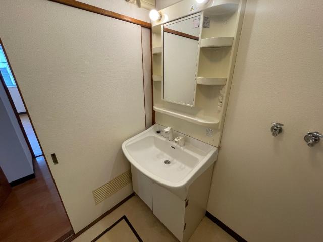 函館市五稜郭町アパート 洗面