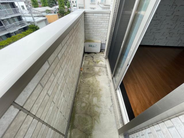 函館市柳町アパート バルコニー