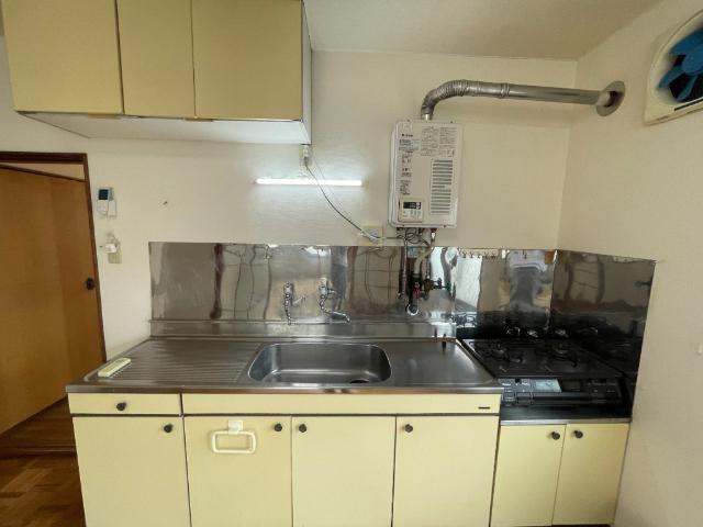 函館市富岡町アパート キッチン