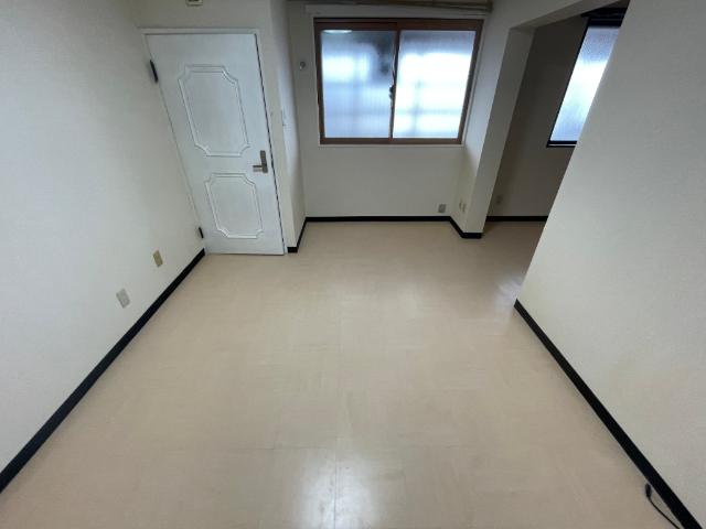 函館市富岡町アパート リビング