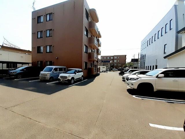 ジェルメ大手町２号棟（302） 駐車場
