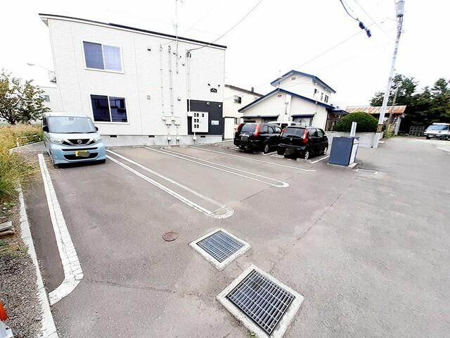 ウーノディエーチ（103） 駐車場