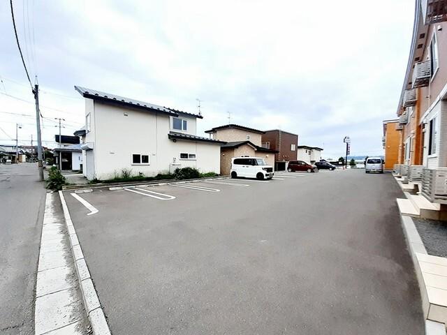 スパライ銀世Ⅵ（202） 駐車場
