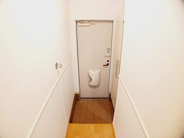 エルム　プラシードＡ−７号館（102） 玄関