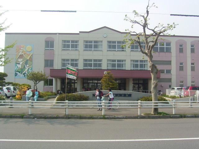 函館市立港小学校：746m