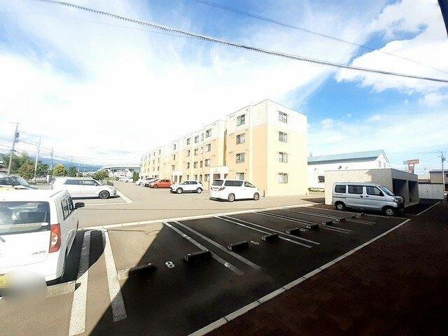 キャトルセゾンＣ（103） 駐車場